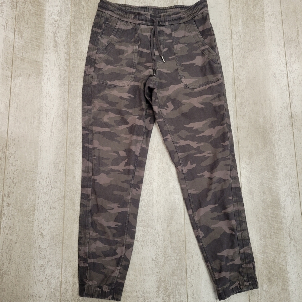 Athleta camo farallon jogger size 4 - Picture 4 of 10